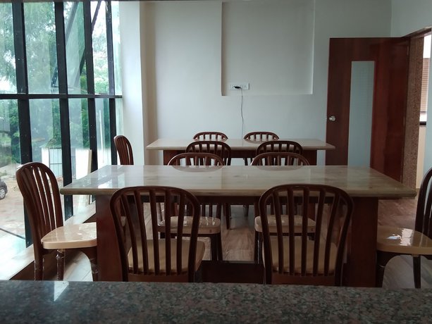 Imagen del bar/restaurante del Hotel Krishna, Anand. Foto 2