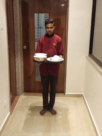 Imagen de los interiores del Hotel Krishna, Anand. Foto 13