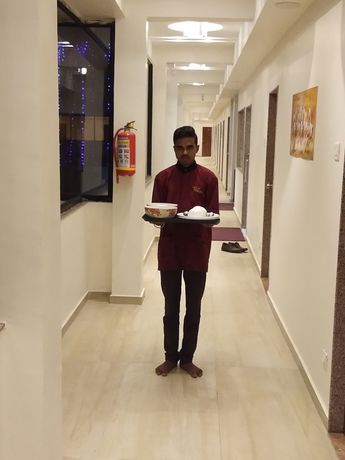 Imagen de los interiores del Hotel Krishna, Anand. Foto 18