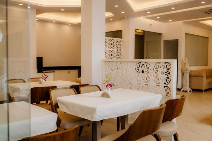 Imagen de los interiores del Hotel Krishna Beach Resort and Spa. Foto 19