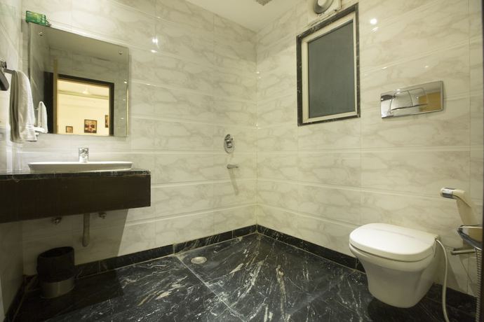 Imagen de la habitación del Hotel Krishna Deluxe. Foto 9