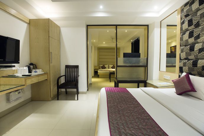 Imagen de la habitación del Hotel Krishna Deluxe. Foto 10