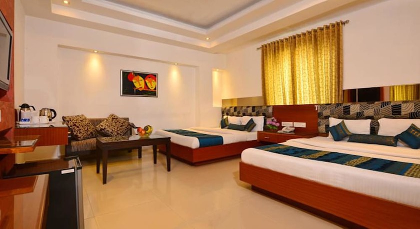 Imagen de la habitación del Hotel Krishna Deluxe. Foto 11