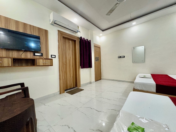 Imagen de la habitación del Hotel Krishna Kripa Palace. Foto 5