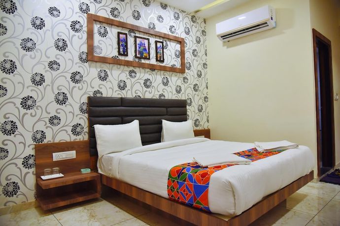 Imagen de la habitación del Hotel Krishna Palace, Anand. Foto 8