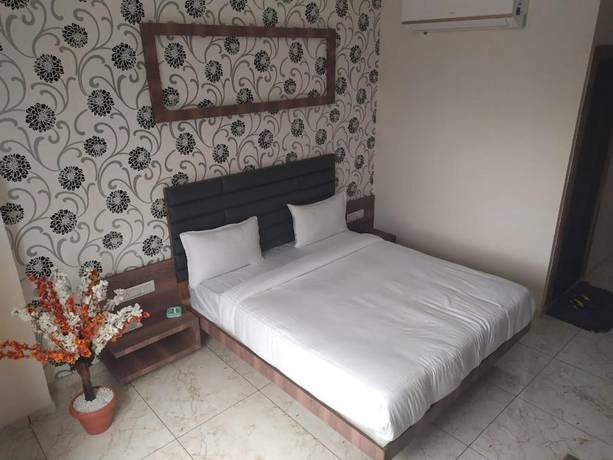 Imagen de la habitación del Hotel Krishna Palace, Anand. Foto 9