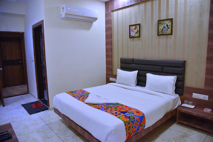 Imagen de la habitación del Hotel Krishna Palace, Anand. Foto 10