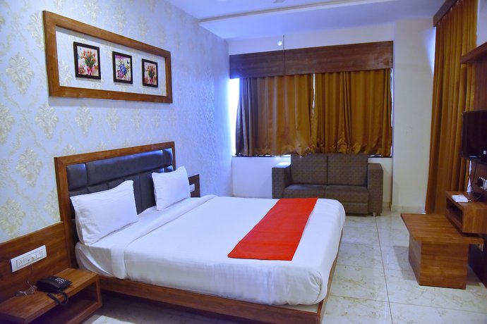 Imagen de la habitación del Hotel Krishna Palace, Anand. Foto 13