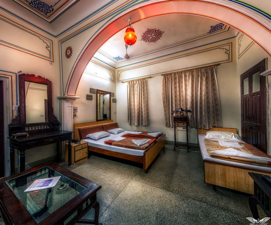 Imagen de la habitación del Hotel Krishna Palace, JAIPUR. Foto 11