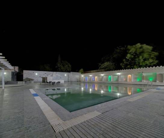 Imagen de la piscina del Hotel Krishna Raj. Foto 19