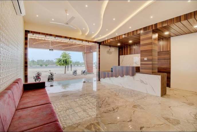 Imagen de los interiores del Hotel Krishna Raj. Foto 16