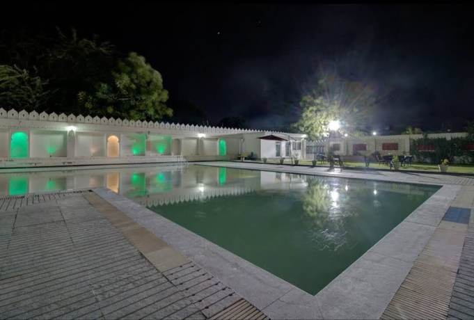 Imagen de la piscina del Hotel Krishna Raj. Foto 20