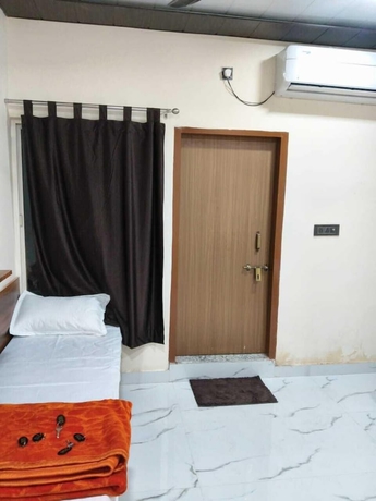 Imagen de la habitación del Hotel Krishna Residency By Vrindavan Stays. Foto 9