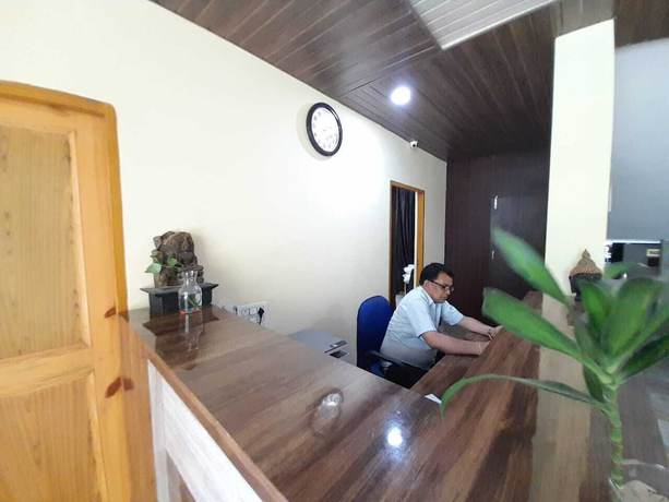 Imagen de los interiores del Hotel Krishna Rishikesh. Foto 17