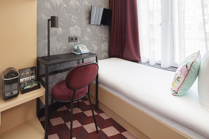 Imagen de la habitación del Hotel Krisotel. Foto 8