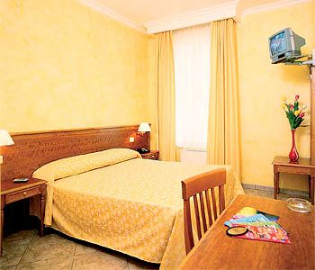 Imagen de la habitación del Hotel Kriss. Foto 6