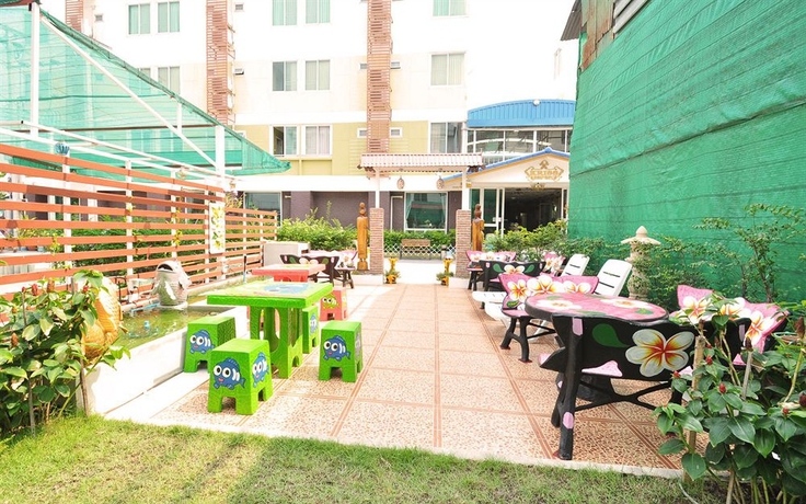 Imagen de los exteriores del Hotel Kriss Residence. Foto 13