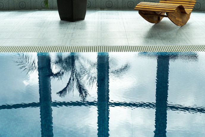 Imagen de la piscina del Hotel Krist&aacute;ly, Ajka. Foto 12