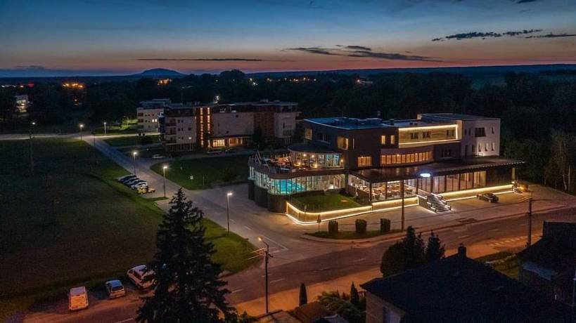 Imagen general del Hotel Krist&aacute;ly, Ajka. Foto 1