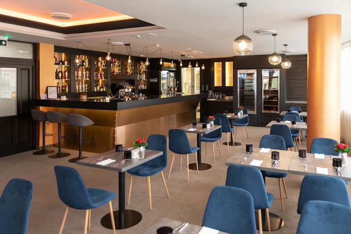 Imagen del bar/restaurante del Hotel Krist&aacute;ly, Ajka. Foto 4