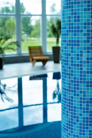 Imagen de la piscina del Hotel Krist&aacute;ly, Ajka. Foto 13