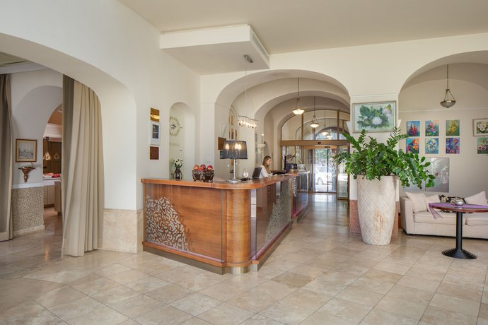 Imagen de los interiores del Hotel Krist&aacute;ly Imperial. Foto 3