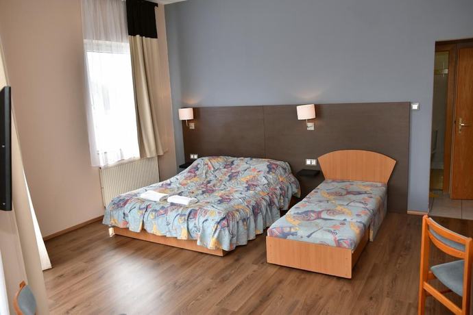 Imagen de la habitación del Hotel Krist&aacute;ly, KESZTHELY. Foto 3