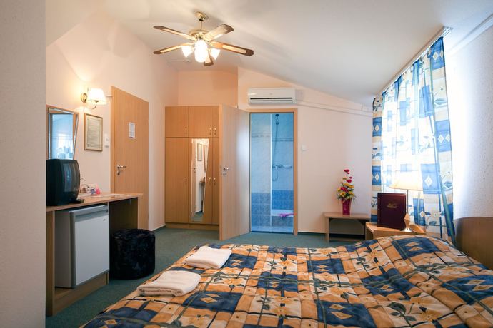 Imagen de la habitación del Hotel Krist&aacute;ly, KESZTHELY. Foto 4