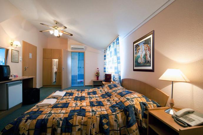 Imagen de la habitación del Hotel Krist&aacute;ly, KESZTHELY. Foto 6