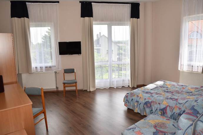 Imagen de la habitación del Hotel Krist&aacute;ly, KESZTHELY. Foto 8