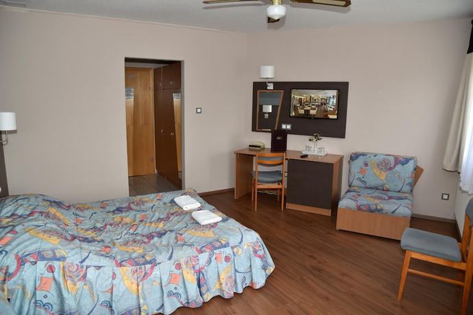 Imagen de la habitación del Hotel Krist&aacute;ly, KESZTHELY. Foto 9