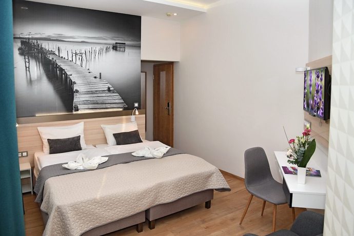 Imagen de la habitación del Hotel Krist&aacute;ly, KESZTHELY. Foto 13