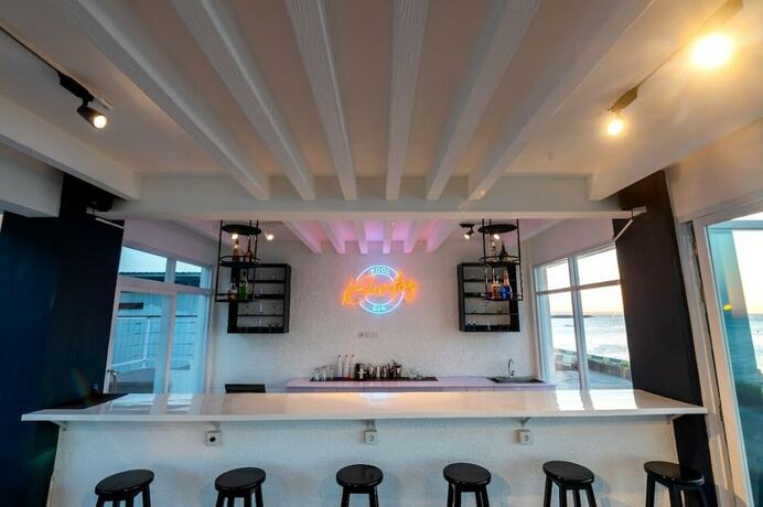 Imagen del bar/restaurante del Hotel Kristal Kupang. Foto 23