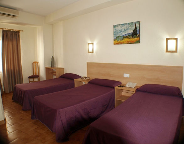 Imagen de la habitación del Hotel Kristal, Torremolinos. Foto 11