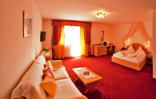 Imagen de la habitación del Hotel Kristall, Casteldarne. Foto 11