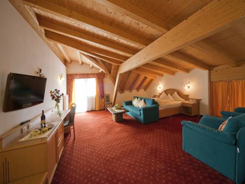 Imagen de la habitación del Hotel Kristall, Casteldarne. Foto 14