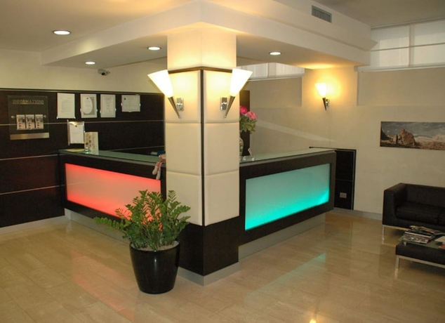Imagen de los interiores del Hotel Kristall, Corsico. Foto 10