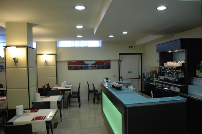 Imagen del bar/restaurante del Hotel Kristall, Corsico. Foto 4