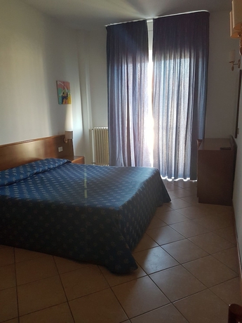 Imagen de la habitación del Hotel Kristall, Diano Marina. Foto 7