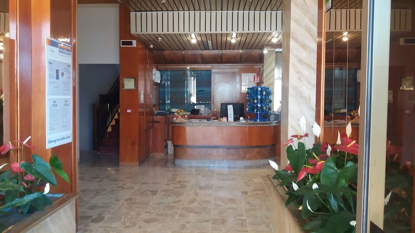 Imagen de los interiores del Hotel Kristall, Diano Marina. Foto 17