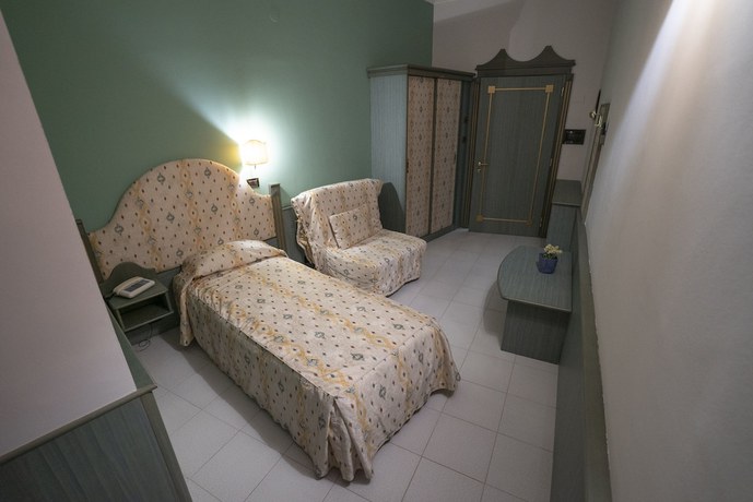 Imagen de la habitación del Hotel Kristall Palace. Foto 7