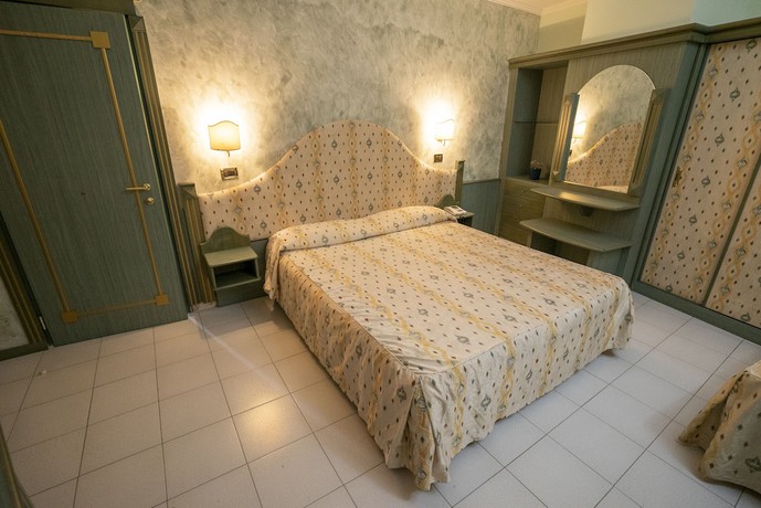 Imagen de la habitación del Hotel Kristall Palace. Foto 10