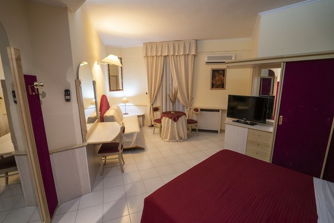 Imagen de la habitación del Hotel Kristall Palace. Foto 11