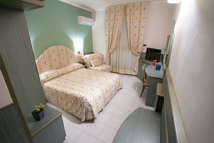 Imagen de la habitación del Hotel Kristall Palace. Foto 12