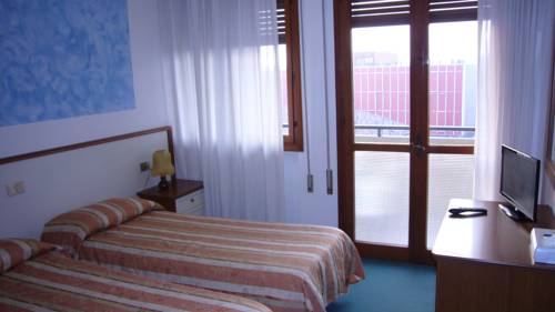 Imagen de la habitación del Hotel Kristall, San Dona di Piave. Foto 7