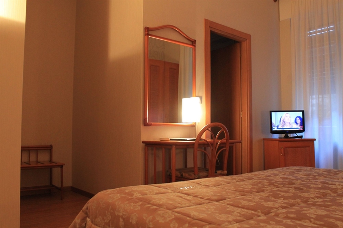 Imagen de la habitación del Hotel Kristina. Foto 7