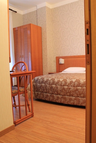 Imagen de la habitación del Hotel Kristina. Foto 8