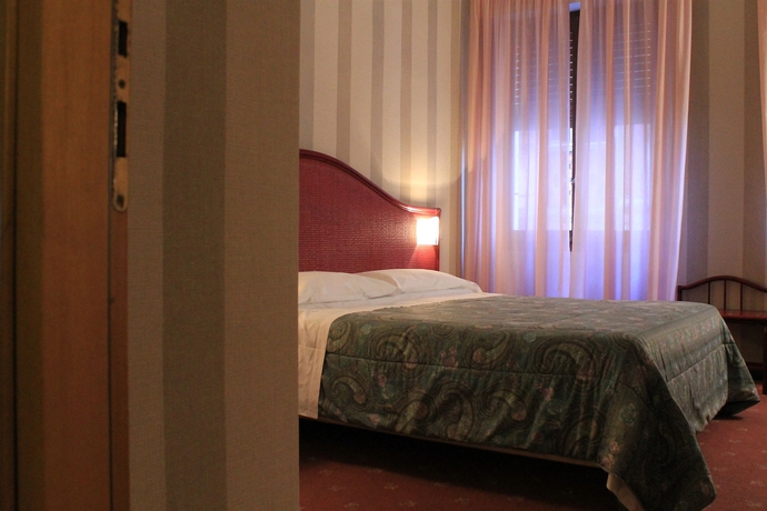 Imagen de la habitación del Hotel Kristina. Foto 10