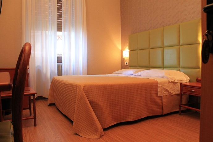 Imagen de la habitación del Hotel Kristina. Foto 11