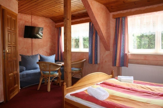 Imagen de la habitación del Hotel Krist&yacute;na. Foto 8